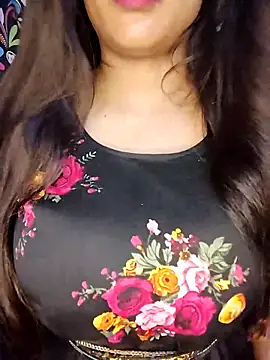 Sreya213 online show from February 2026 06:28:01 PM