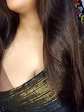 Sreya213 online show from April 2026 05:28:01 PM
