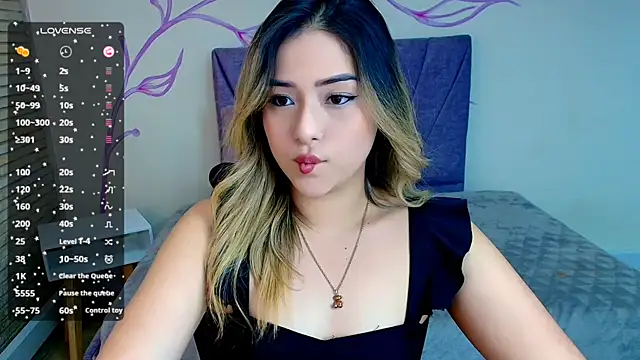 Snapshot of DahliaMoore chatting on December 2024 05:10:02 PM DahliaMoore online show from December 2024 05:10:02 PM