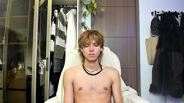 santy-kitty online show from February 2025 06:50:02 AM