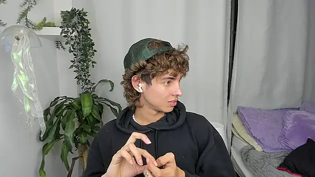 santy-kitty online show from December 2025 03:45:02 AM