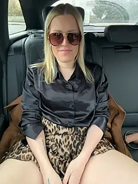 Sissy-Bee online show from December 2024 02:27:01 PM