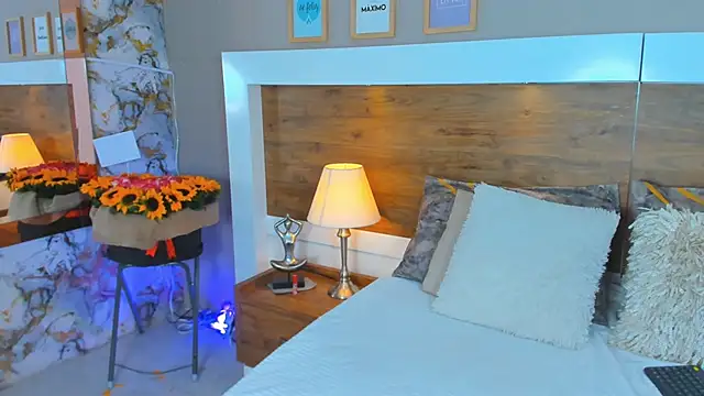 EmaBakker online show from March 2025 03:40:01 PM