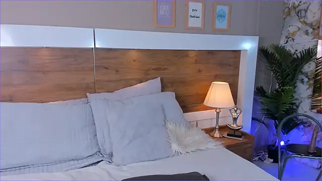 EmaBakker online show from September 2025 05:59:02 PM