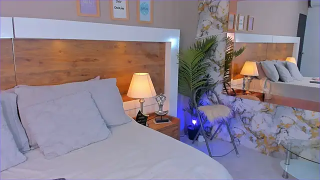 EmaBakker online show from November 2025 12:37:02 PM