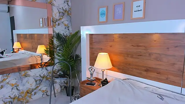 EmaBakker online show from February 2026 05:23:02 PM