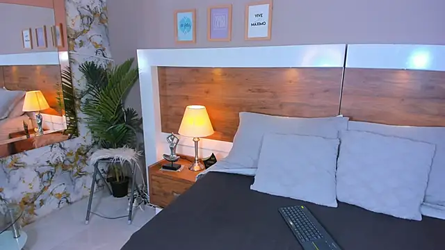 EmaBakker online show from March 2026 10:55:02 AM