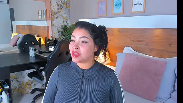 EmaBakker online show from April 2026 04:59:01 AM