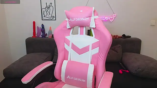 Milas Dreams online show from October 2025 07:37:01 PM