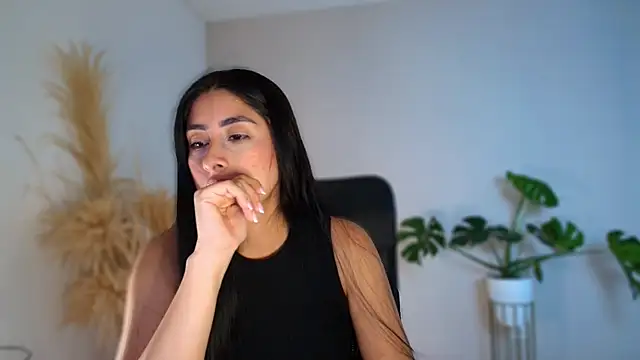 auroracaruso11 online show from April 2026 09:39:33 PM