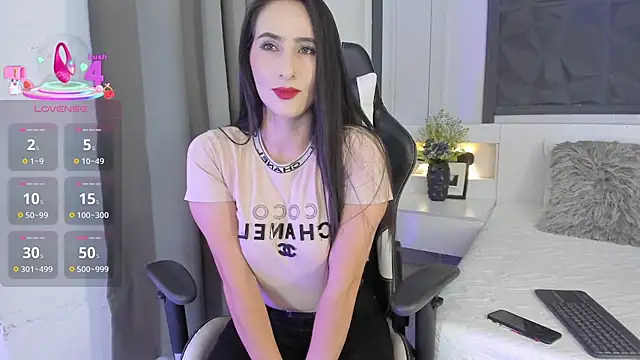 SaraGomez1 online show from October 2025 01:34:01 PM