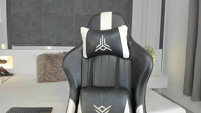 SaraGomez1 online show from December 2025 12:25:01 PM