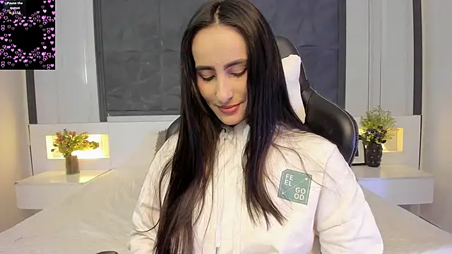 Snapshot of SaraGomez1 chatting on December 2025 12:45:01 PM SaraGomez1 online show from December 2025 12:45:01 PM