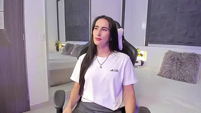 Snapshot of SaraGomez1 chatting on January 2026 12:40:01 PM SaraGomez1 online show from January 2026 12:40:01 PM