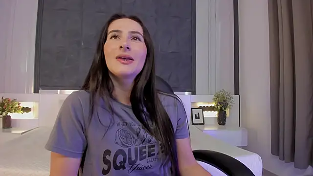 Snapshot of SaraGomez1 chatting on February 2026 01:20:01 PM SaraGomez1 online show from February 2026 01:20:01 PM