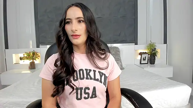 SaraGomez1 online show from April 2026 01:02:02 PM