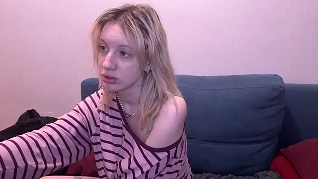 moundliicht1 online show from September 2025 09:30:01 PM