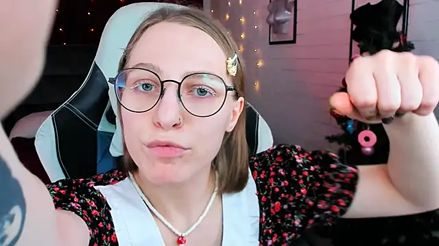 AphexQueen online show from December 2024 04:14:02 PM