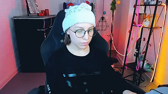 Snapshot of AphexQueen chatting on December 2024 09:22:02 PM AphexQueen online show from December 2024 09:22:02 PM