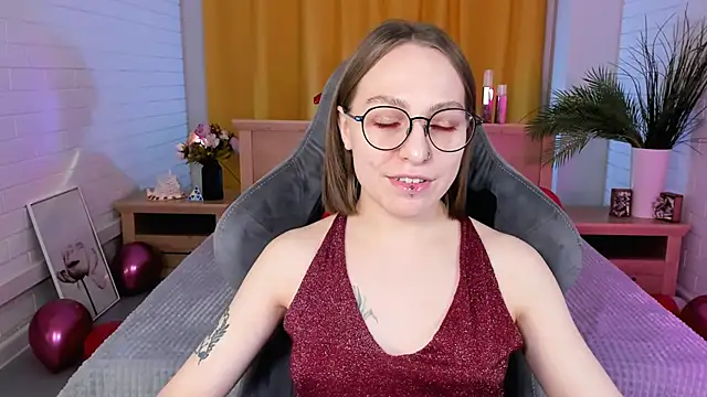 Snapshot of AphexQueen chatting on February 2025 12:11:02 PM AphexQueen online show from February 2025 12:11:02 PM