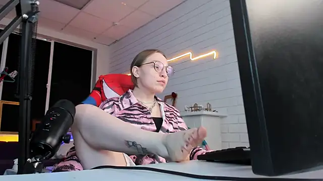 AphexQueen online show from February 2025 07:16:01 PM