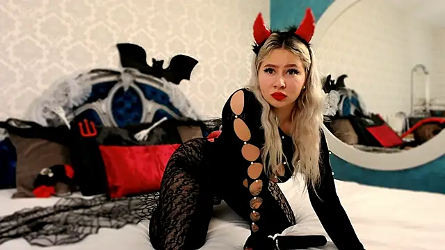 SuzzySweet18 online show from October 2025 06:31:01 PM