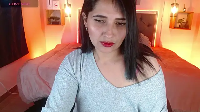 Snapshot of emily_leinner chatting on February 2025 02:21:01 PM emily leinner online show from February 2025 02:21:01 PM