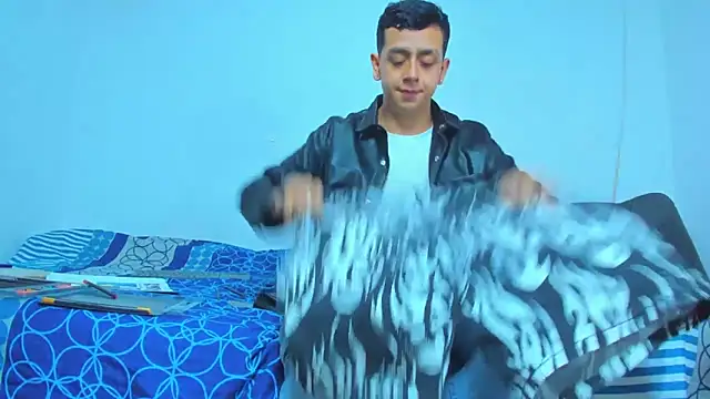 Snapshot of maxowens_oficial chatting on December 2024 11:39:01 PM maxowens oficial online show from December 2024 11:39:01 PM