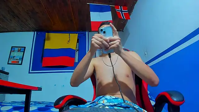 Snapshot of maxowens_oficial chatting on February 2026 11:12:01 PM maxowens oficial online show from February 2026 11:12:01 PM