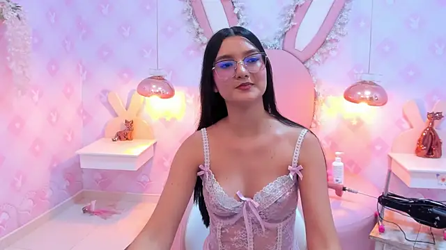 Snapshot of Saraa_Skinny chatting on January 2025 02:47:01 PM Saraa Skinny online show from January 2025 02:47:01 PM