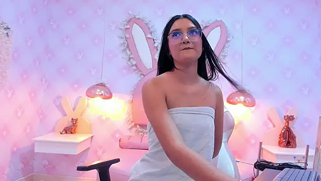 Snapshot of Saraa_Skinny chatting on January 2025 05:51:01 PM Saraa Skinny online show from January 2025 05:51:01 PM