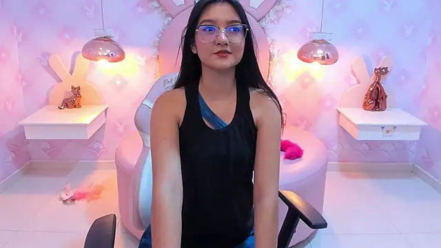 Snapshot of Saraa_Skinny chatting on February 2025 11:40:02 AM Saraa Skinny online show from February 2025 11:40:02 AM