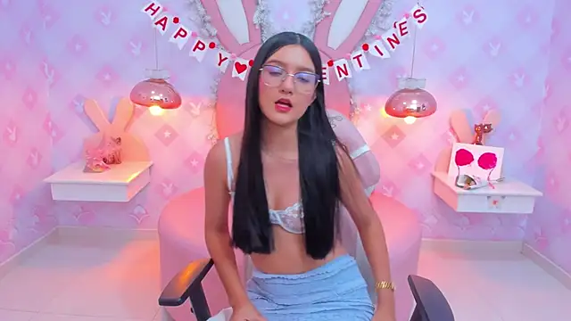 Snapshot of Saraa_Skinny chatting on February 2025 11:44:02 AM Saraa Skinny online show from February 2025 11:44:02 AM