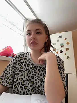 Snapshot of sexyy_girl_ chatting on December 2024 09:03:01 AM sexyy girl  online show from December 2024 09:03:01 AM