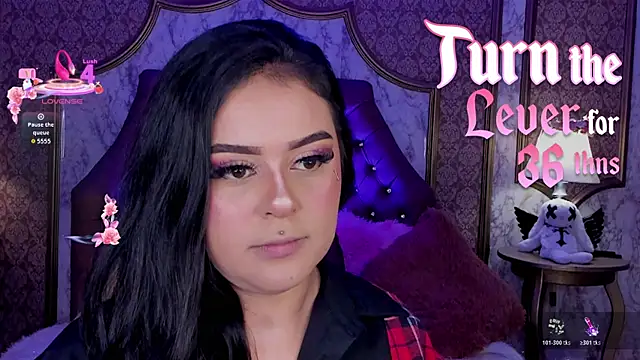 SoffiQueen online show from April 2026 03:38:01 PM