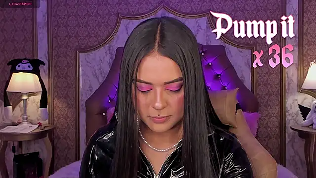 SoffiQueen online show from April 2026 02:47:01 PM