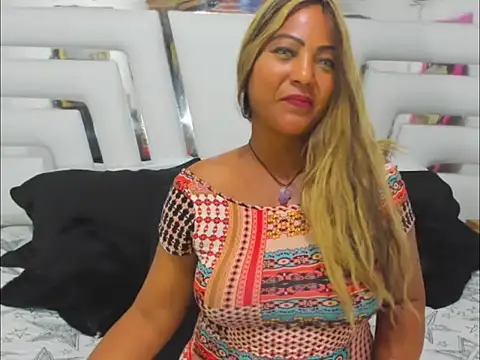 SaraaJhons online show from November 2025 07:34:02 PM