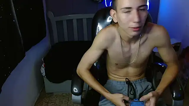 Snapshot of JackSwan18 chatting on January 2025 06:35:01 PM JackSwan18 online show from January 2025 06:35:01 PM