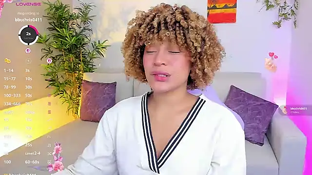 Snapshot of natty_romanof_18 chatting on April 2026 12:11:02 PM natty romanof 18 online show from April 2026 12:11:02 PM