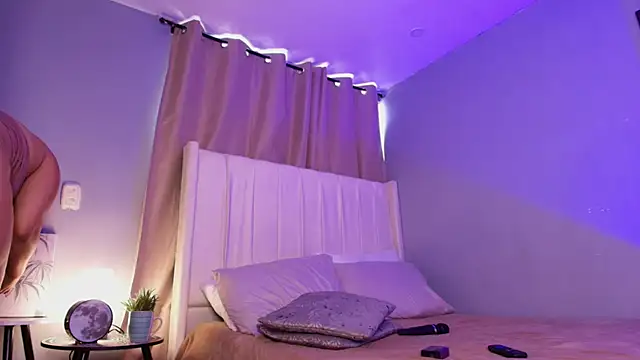 Shenoa1 online show from December 2025 03:18:02 PM