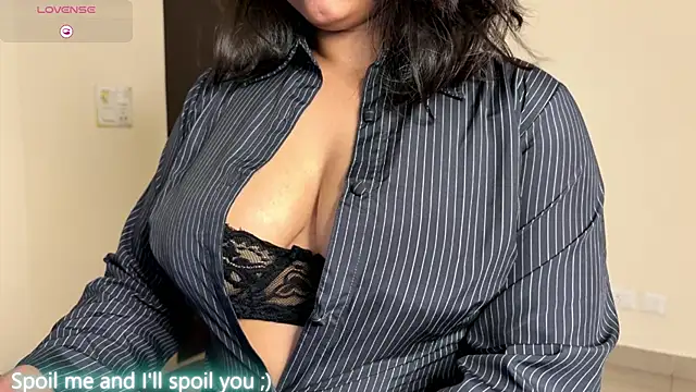 Snapshot of ohh_mona chatting on May 2026 07:18:01 PM ohh mona online show from May 2026 07:18:01 PM