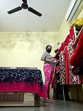 heenage online show from November 2025 04:36:01 AM