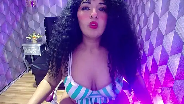 Snapshot of Sofiacowperx chatting on February 2025 04:04:01 AM Sofiacowperx online show from February 2025 04:04:01 AM