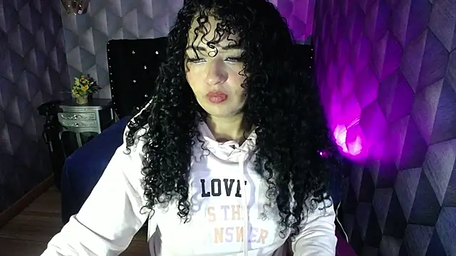 Snapshot of Sofiacowperx chatting on February 2025 01:35:01 AM Sofiacowperx online show from February 2025 01:35:01 AM
