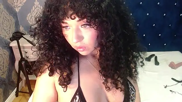 Sofiacowperx online show from May 2026 01:29:02 PM