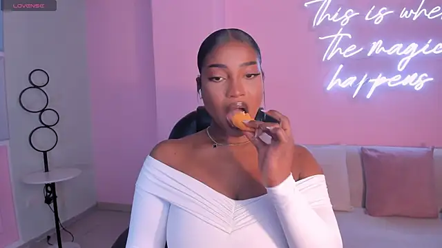 SavannahStorm online show from April 2026 12:31:01 PM