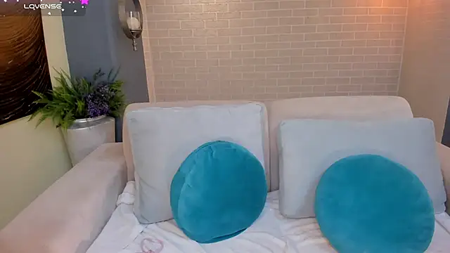 IsabellaHill  online show from December 2024 07:19:02 PM