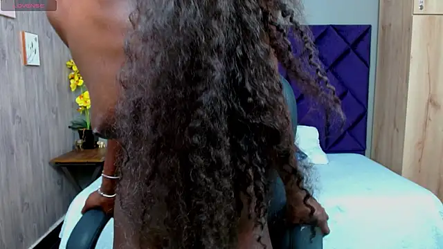 Snapshot of Nahomi-Hill chatting on January 2025 11:33:01 PM Nahomi-Hill online show from January 2025 11:33:01 PM