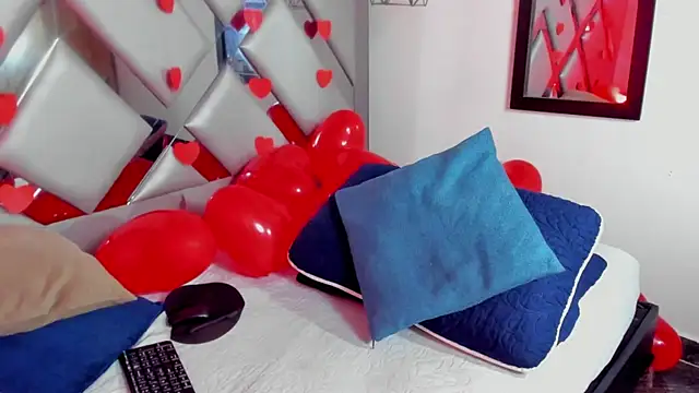 Snapshot of Nahomi-Hill chatting on February 2025 09:17:01 PM Nahomi-Hill online show from February 2025 09:17:01 PM