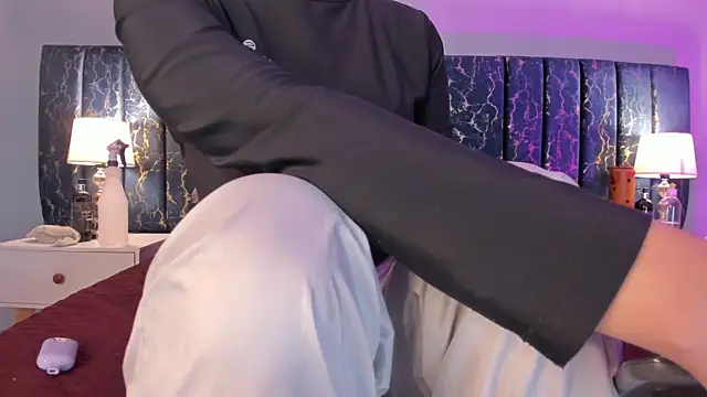 Sophia Lemos online show from November 2025 01:23:01 PM